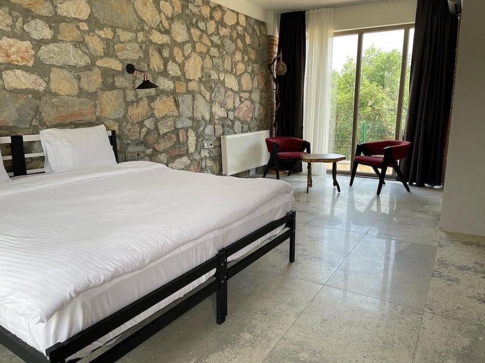 Hotel Rezve 6/25