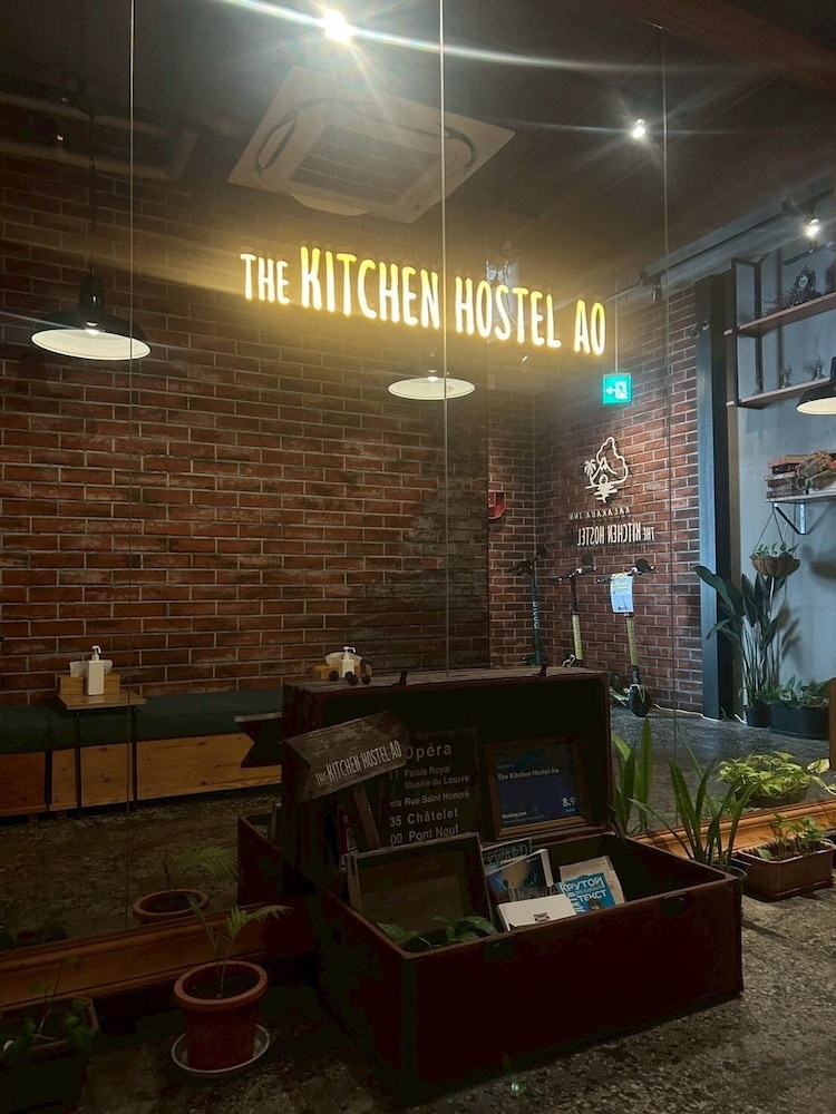 The Kitchen Hostel Ao 55/74