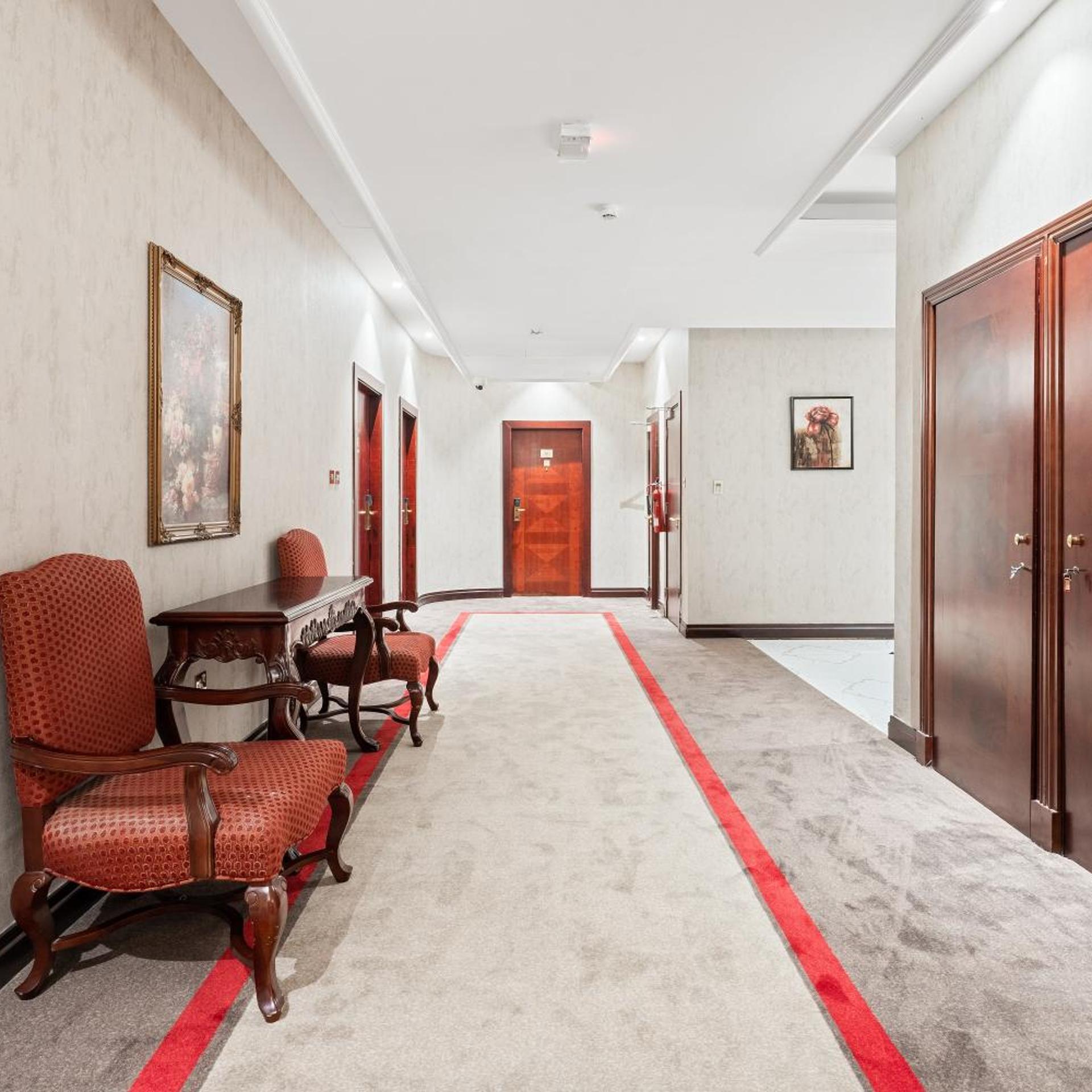Chairmen Hotel 43/50