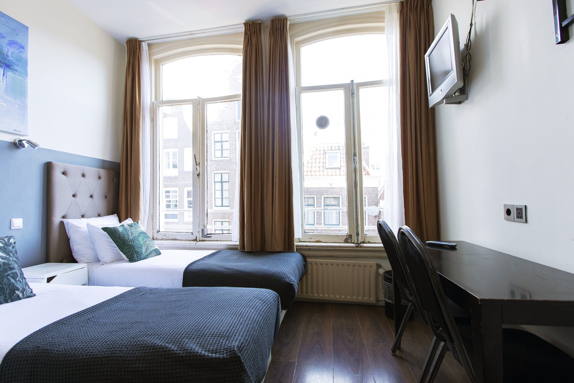 BASIC, TRIPLE, 3 BEDS, SHARED BATHROOM
