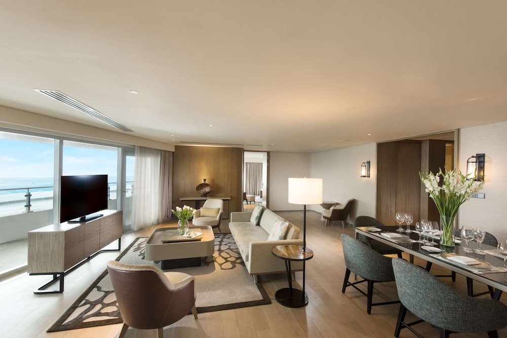 Conrad Manila 49/53