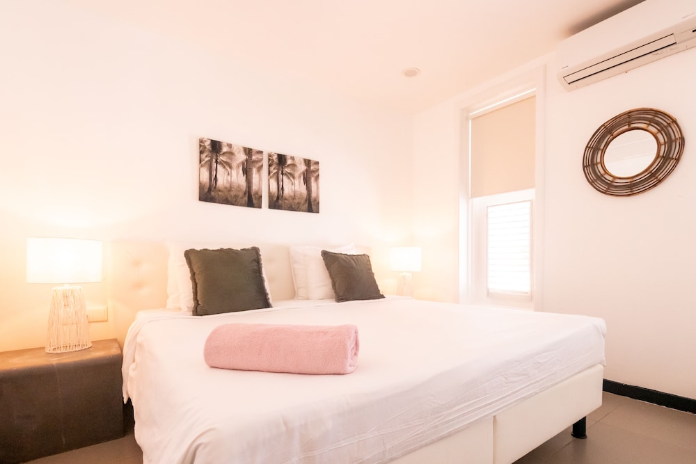 2 BEDROOMS, APARTMENT, SEA VIEW