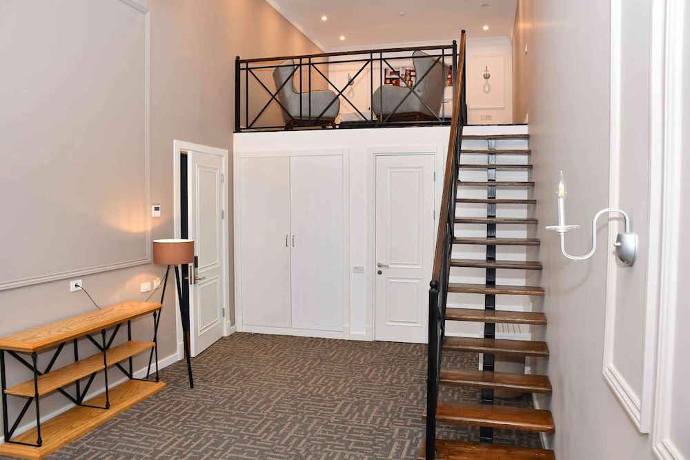 Callisto Hotel 48/54