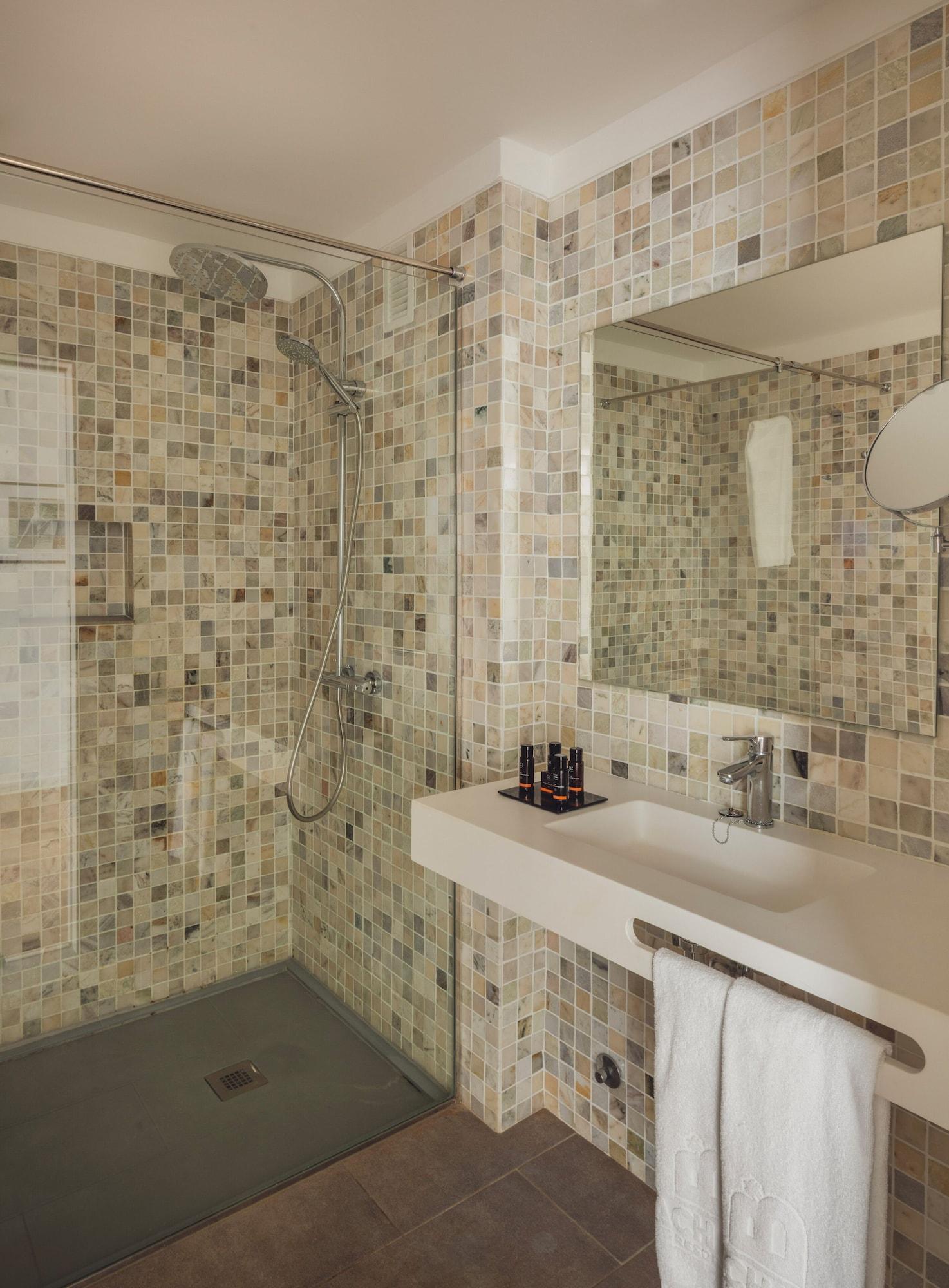 3 Bedrooms, Apartment, Single