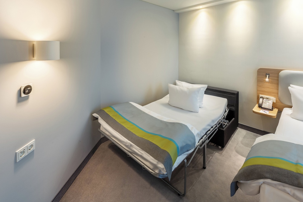 Standard, Queen Bed, Sofa, Top Floor