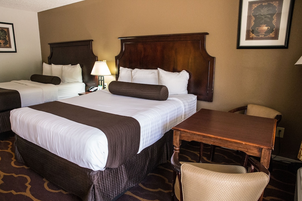 Mockingbird Inn Suites 32/49