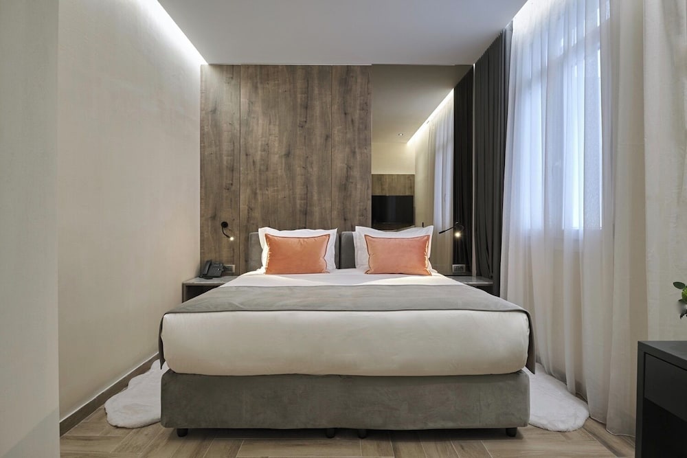 COZY, QUEEN BED