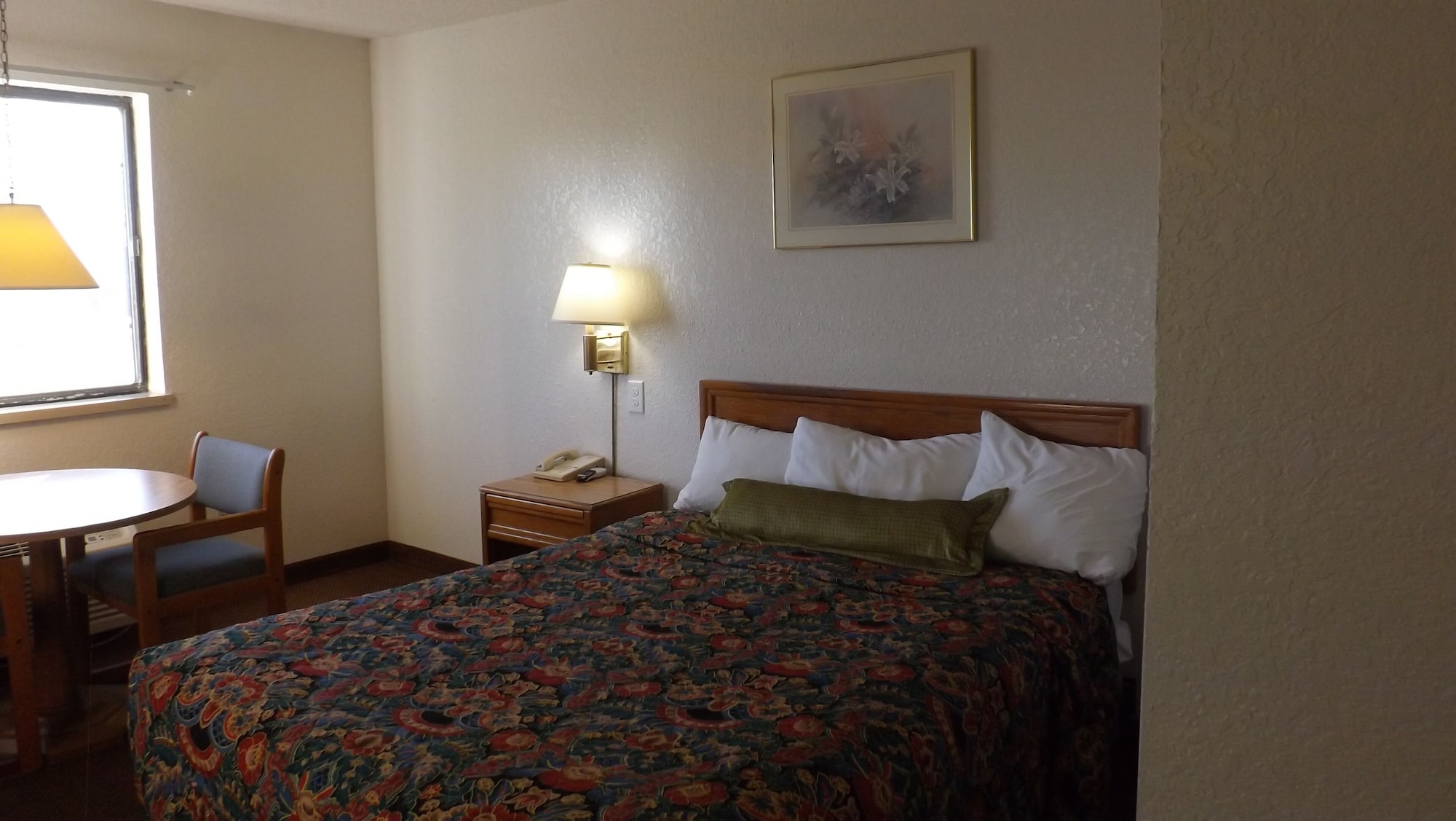 STANDARD, QUEEN BED