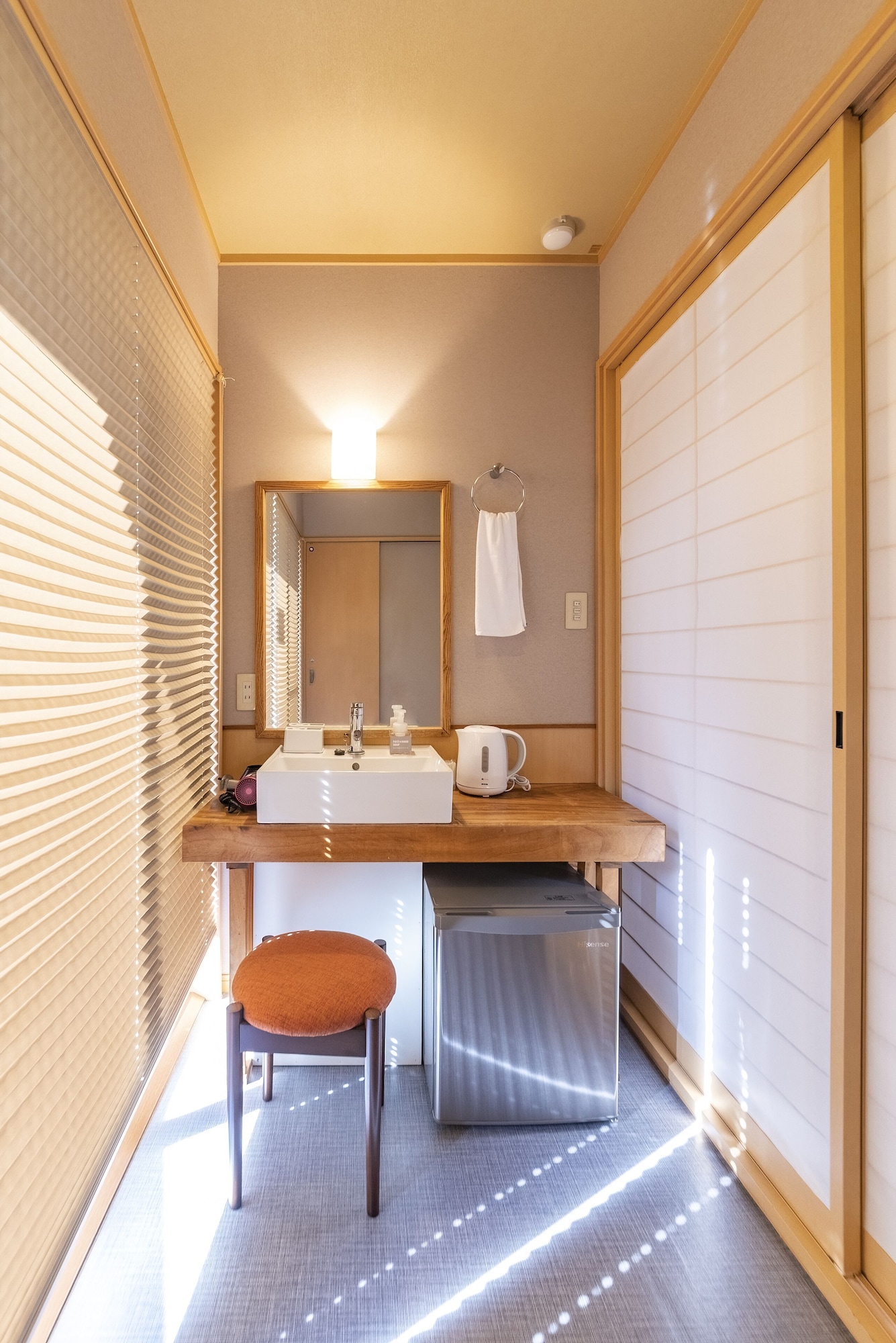 JAPANESE, 2 FUTON BEDS, OUTDOOR BATH