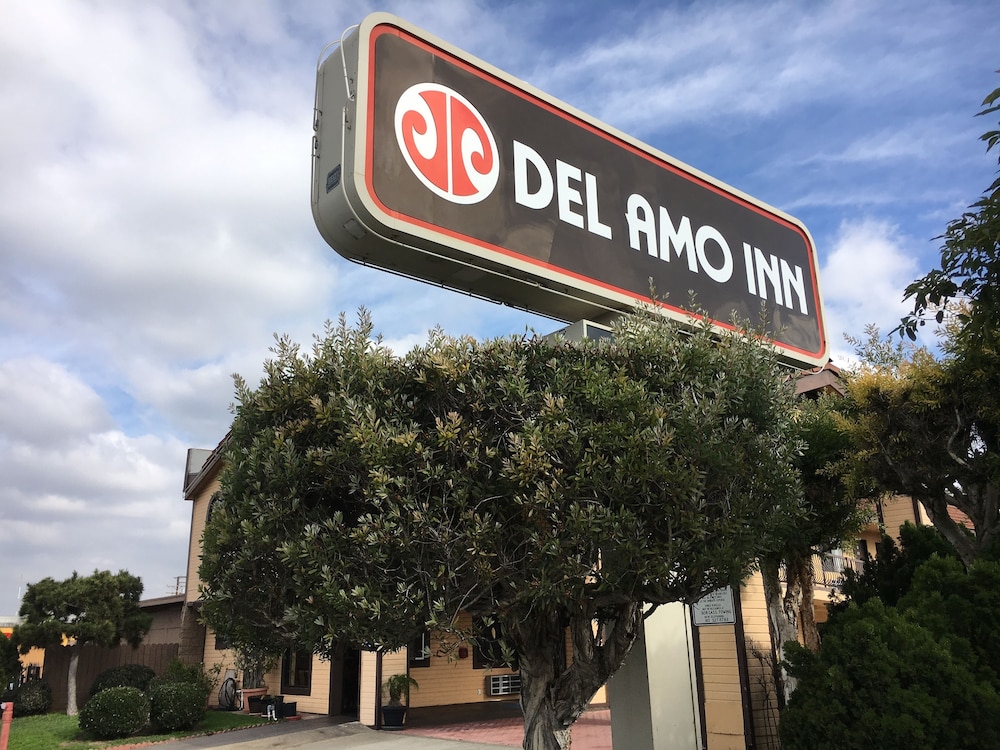 Del Amo Inn 3/26