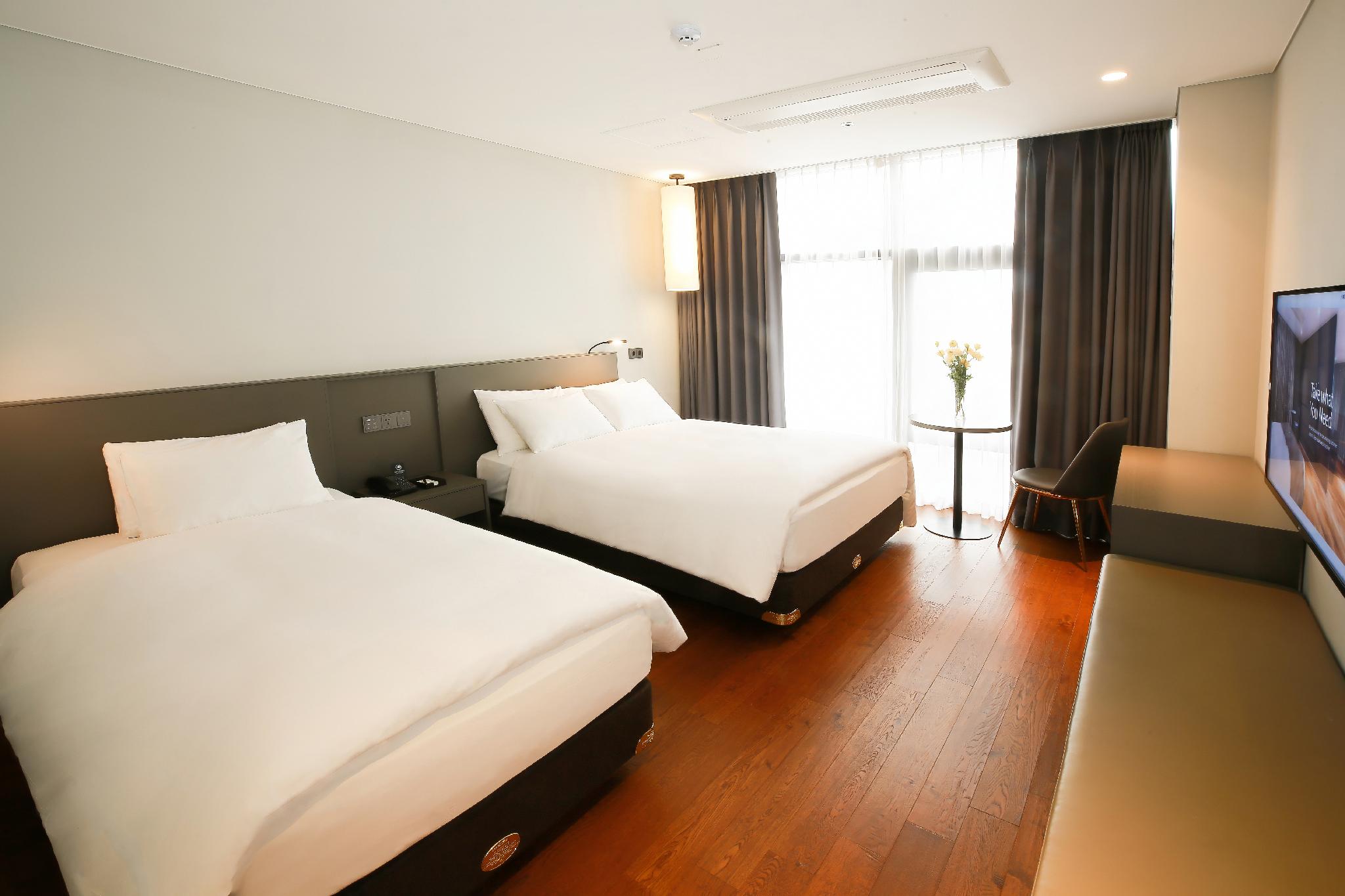 Pool, Family, Twin Beds