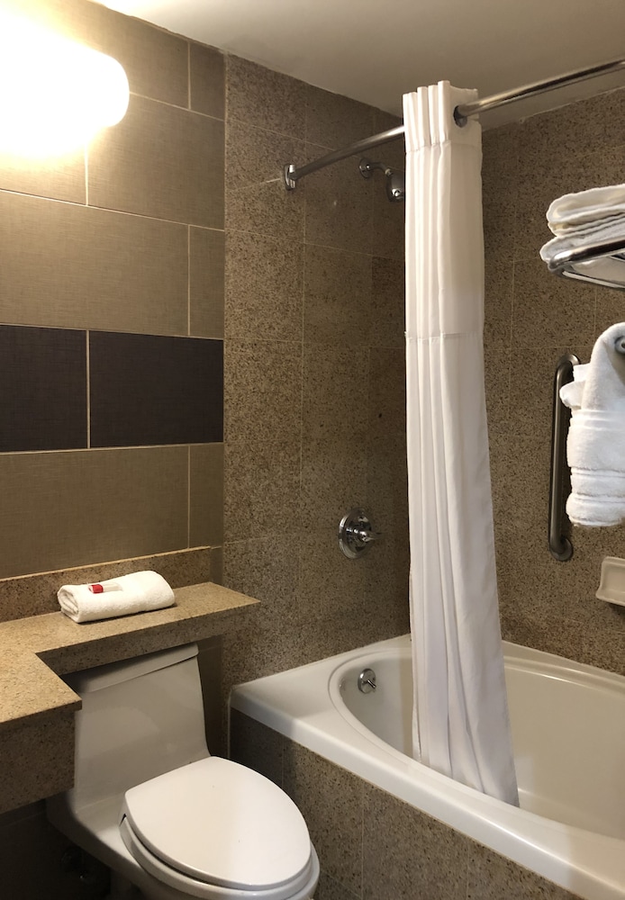 Days Inn by Wyndham Brooklyn 5/40