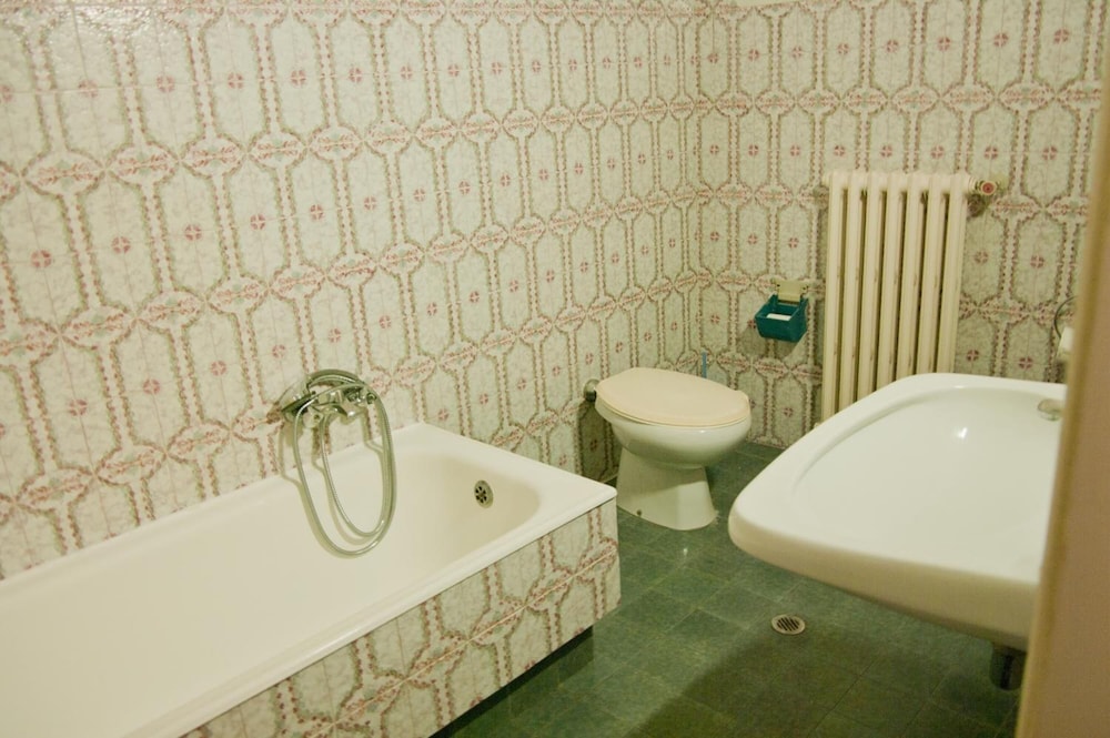 ROOM, SINGLE