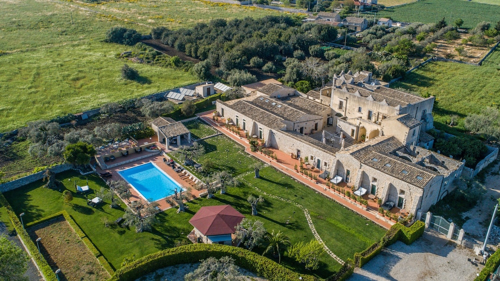 Torre Don Virgilio Country Hotel 45/50