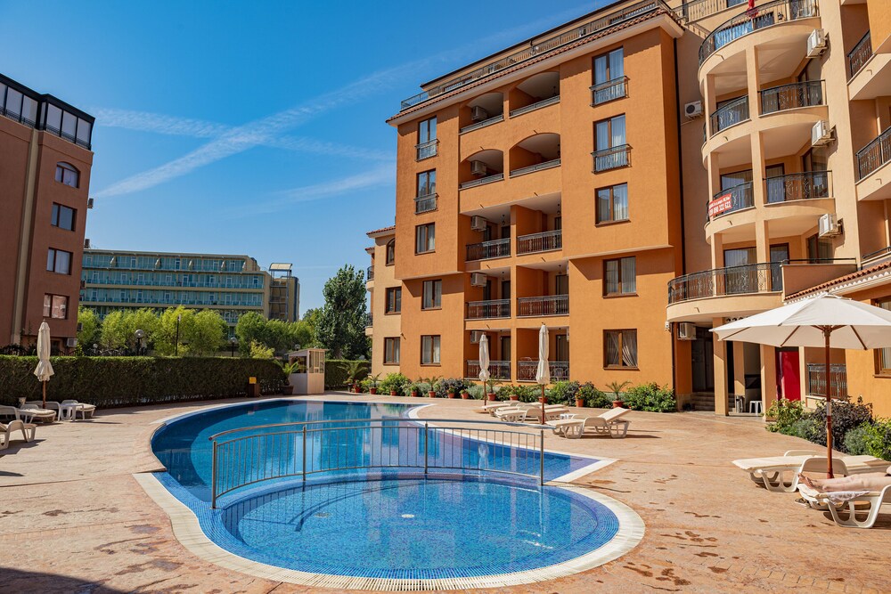 Efir Aparthotel 9/50