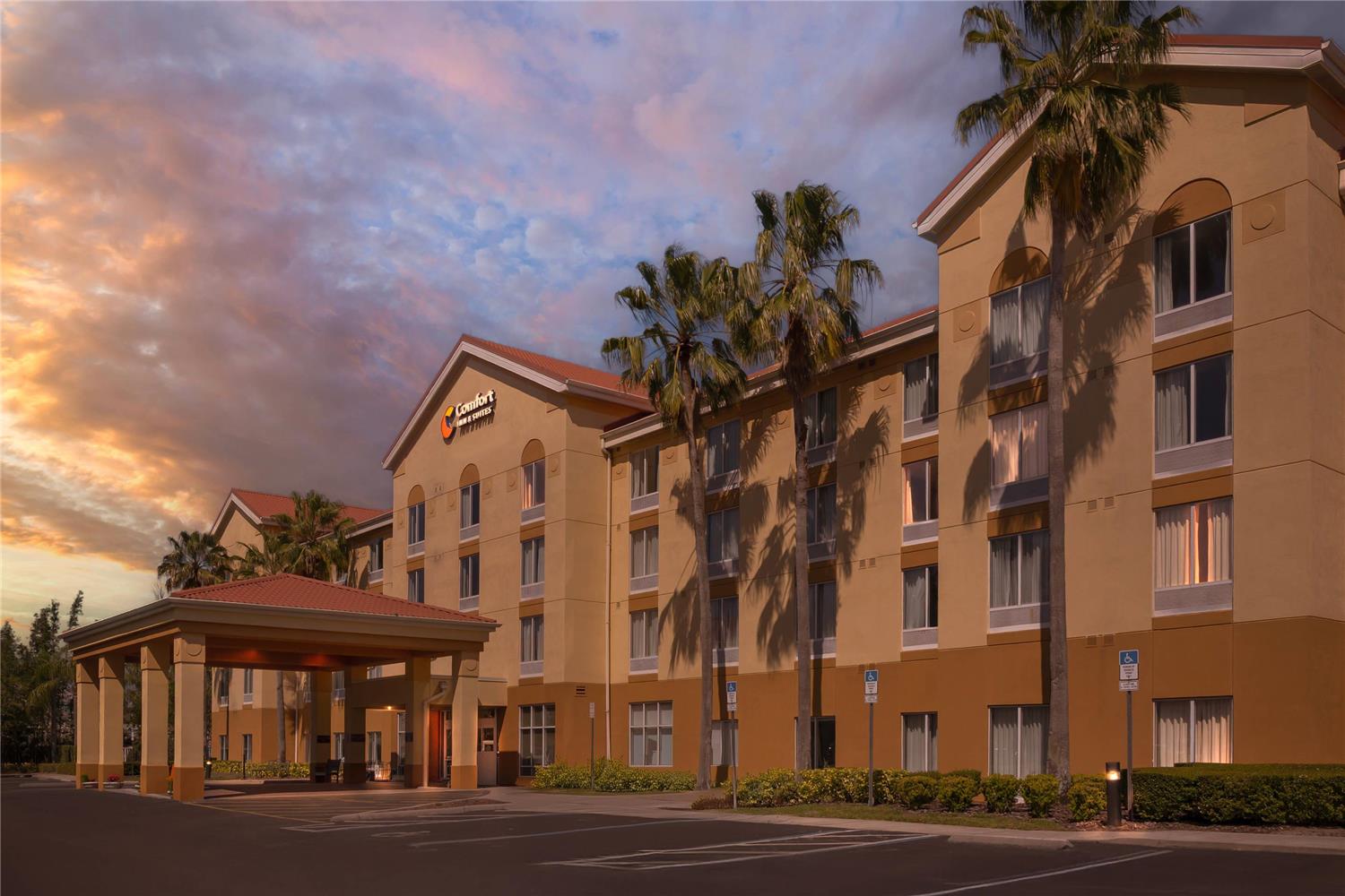 Comfort Inn & Suites Orlando North 4/25