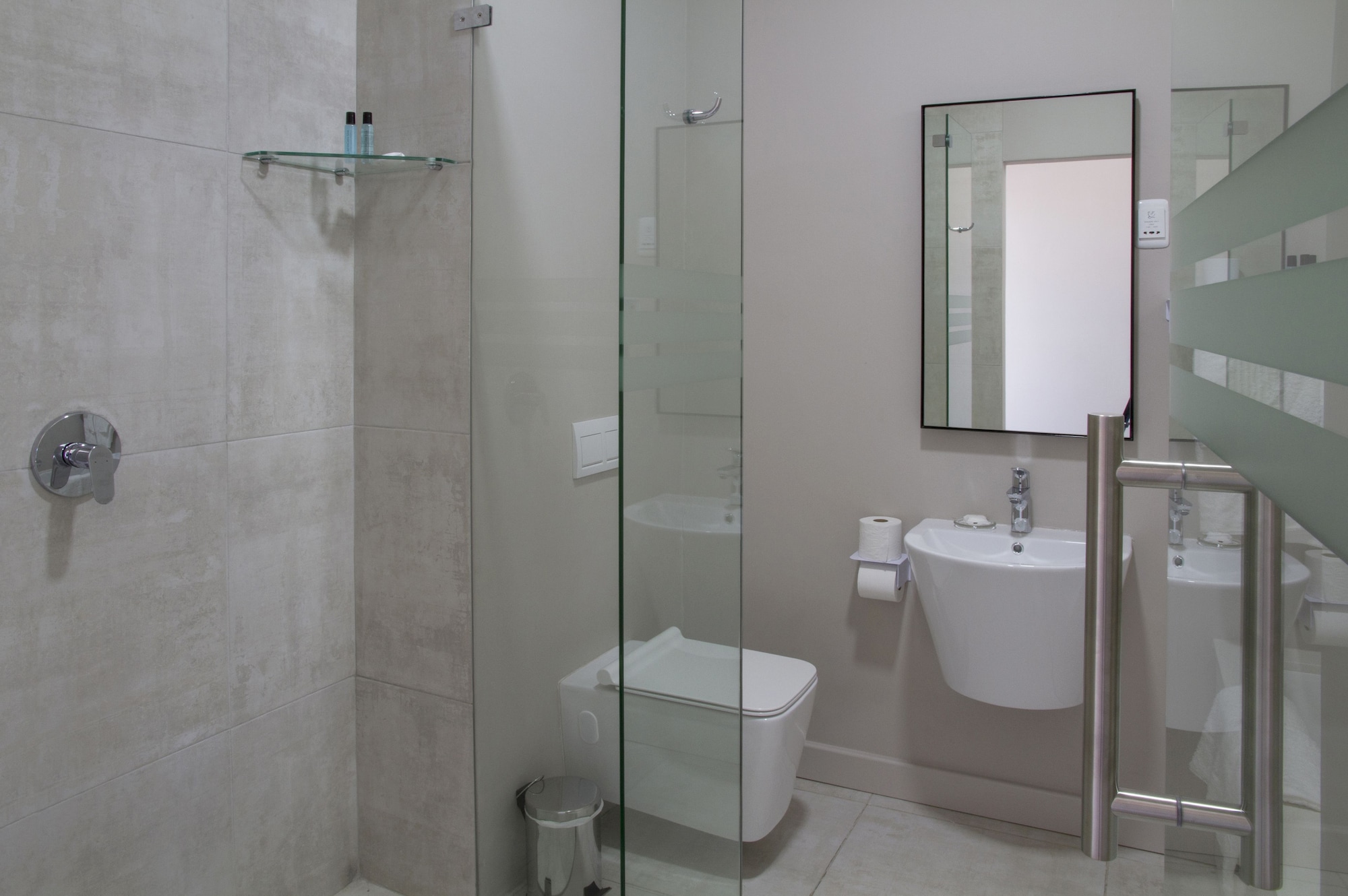 ROOM 1, DOUBLE OR TWIN BED