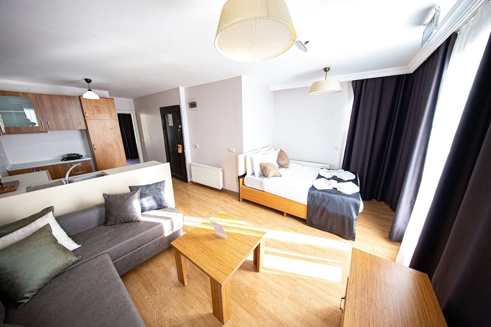 Three Apples Suites 18/39