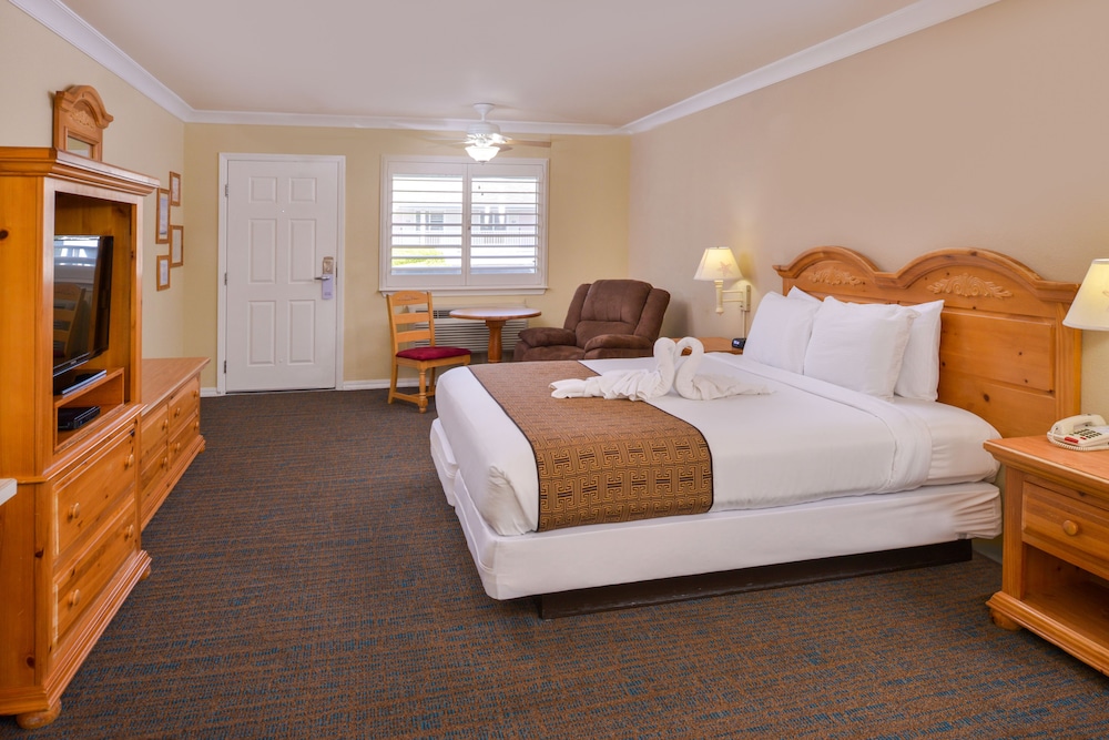 Cayucos Beach Inn 17/64