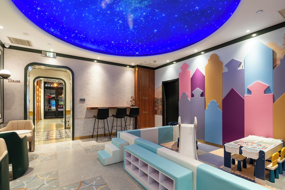 Lobby at Nostalgia S Hotel (Beijing Xi Dan Jinrong Street), BEIJING