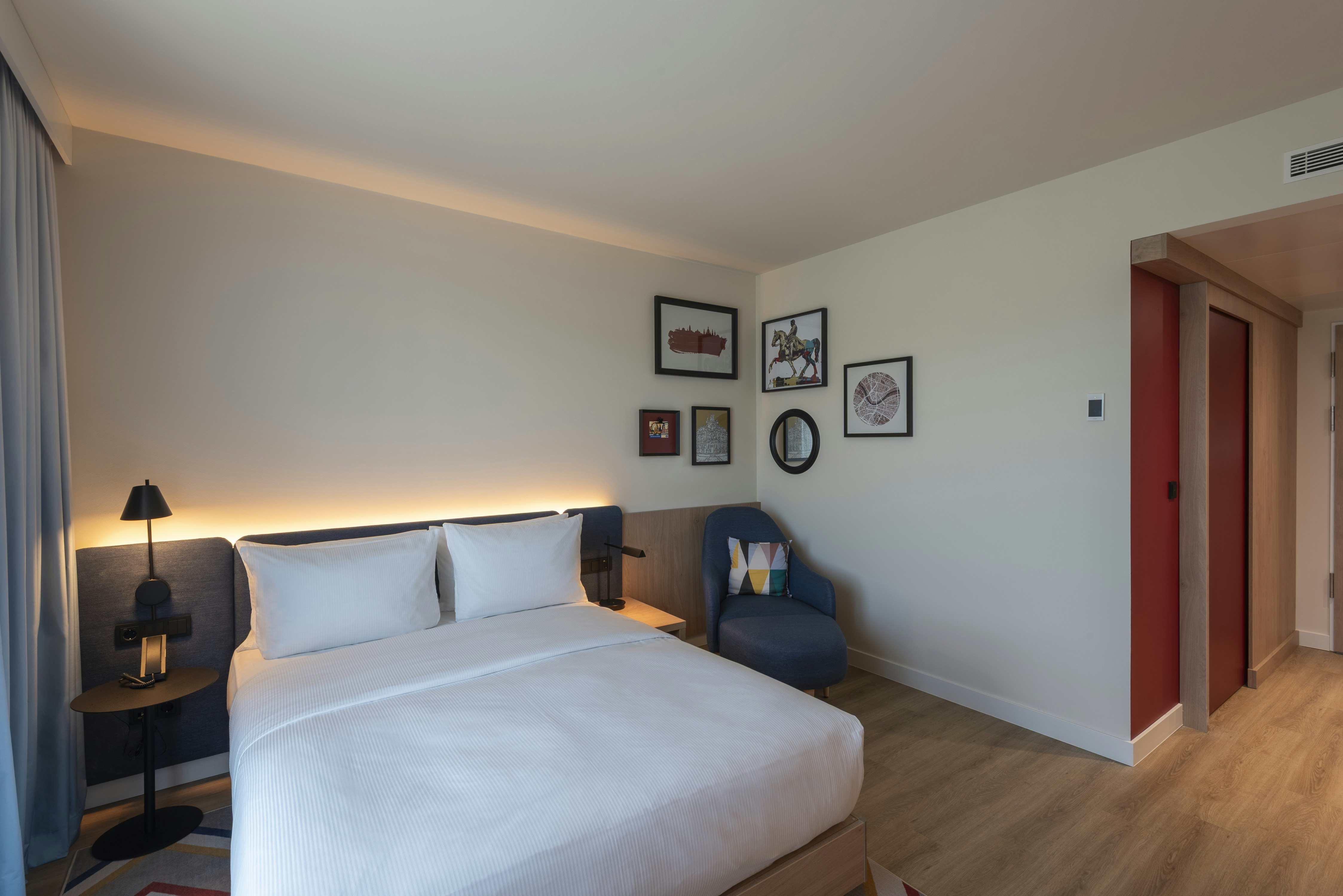 ROOM, QUEEN BED, ACCESSIBLE