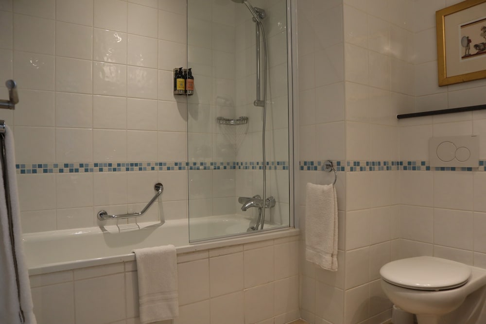 Grand Magic Hotel (ex Magic Circus) 86/86