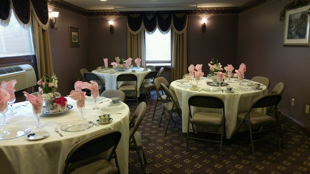 Hearthstone Inn & Suites 48/65