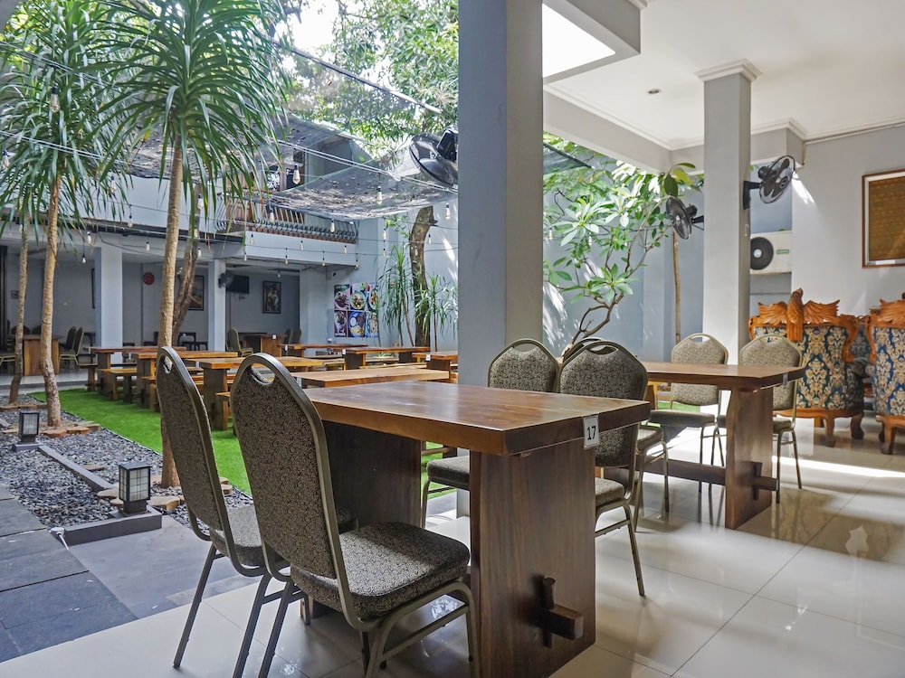 Super OYO Capital O 91140 Ayodya Kebon Jeruk 38/50