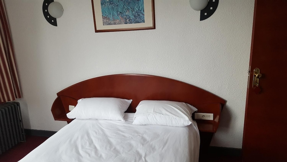 Hotel Le Clemenceau 15/45