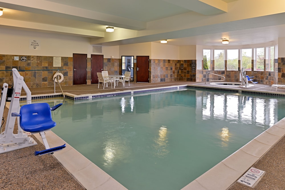 Holiday Inn Express Hotel And Suites Albany 5/52