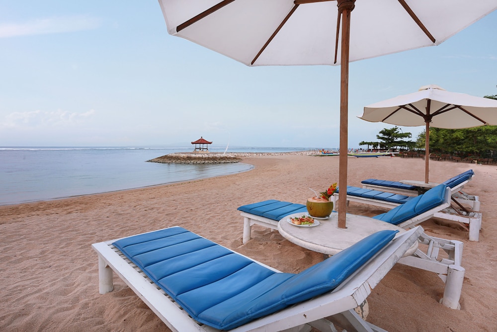 Respati Beach Hotel 40/66