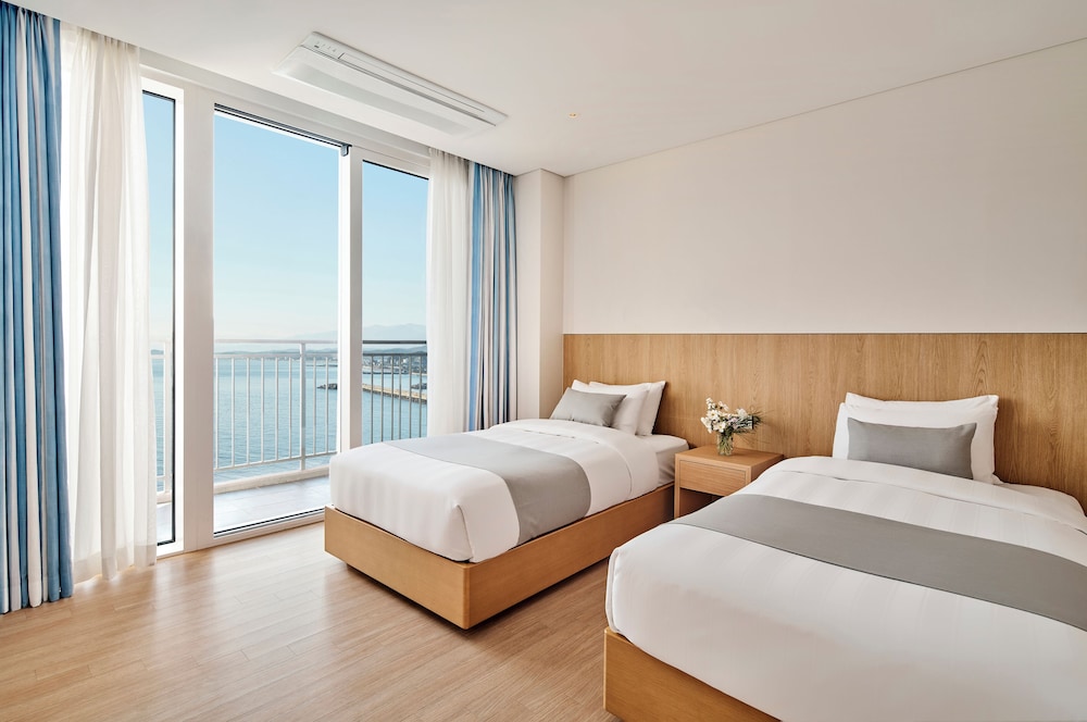 Condo, Suite, Twin Beds