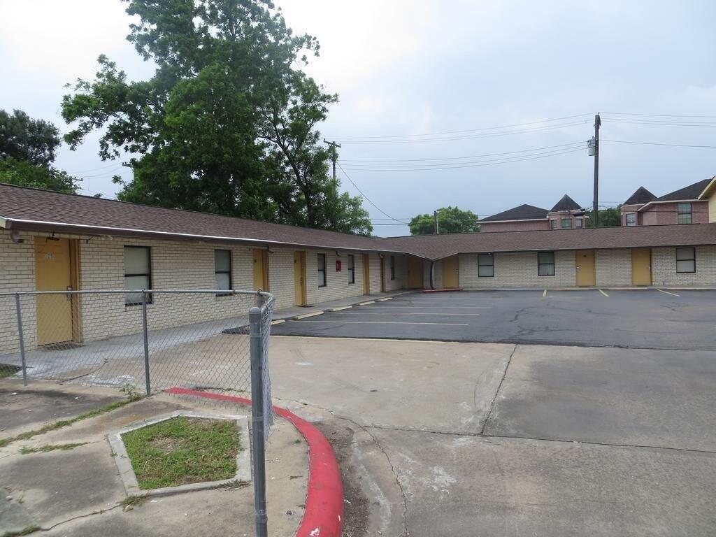Travel Inn & Suites 19/23