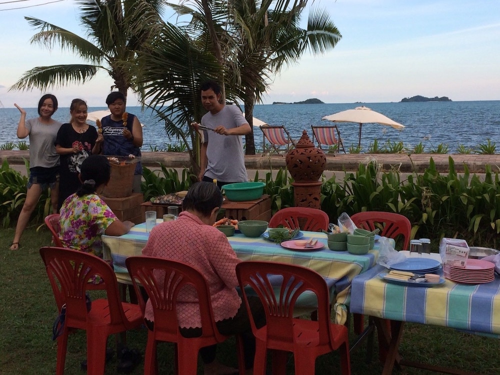 Ruen Thai Rim Haad 32/53