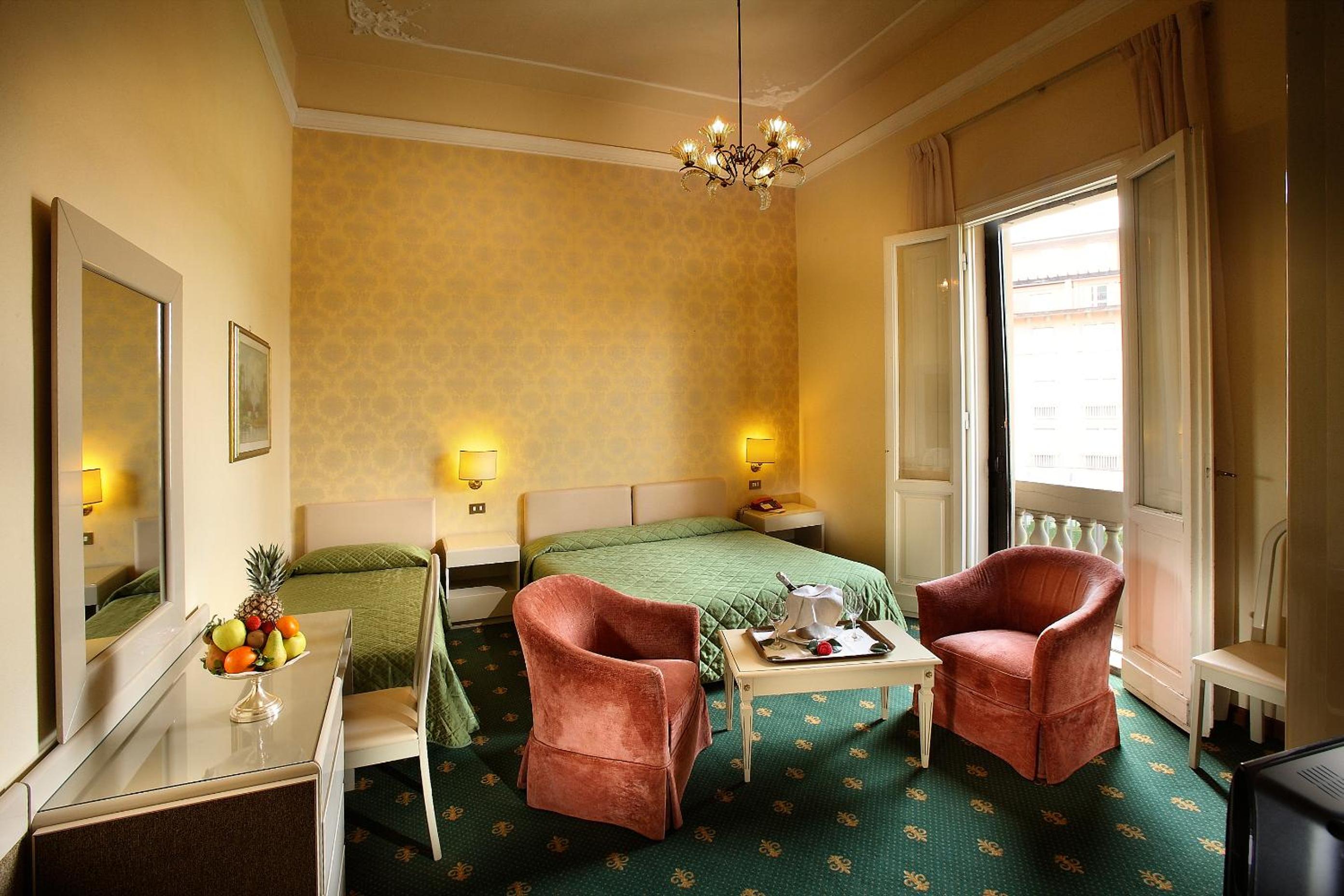 ROOM, QUADRUPLE