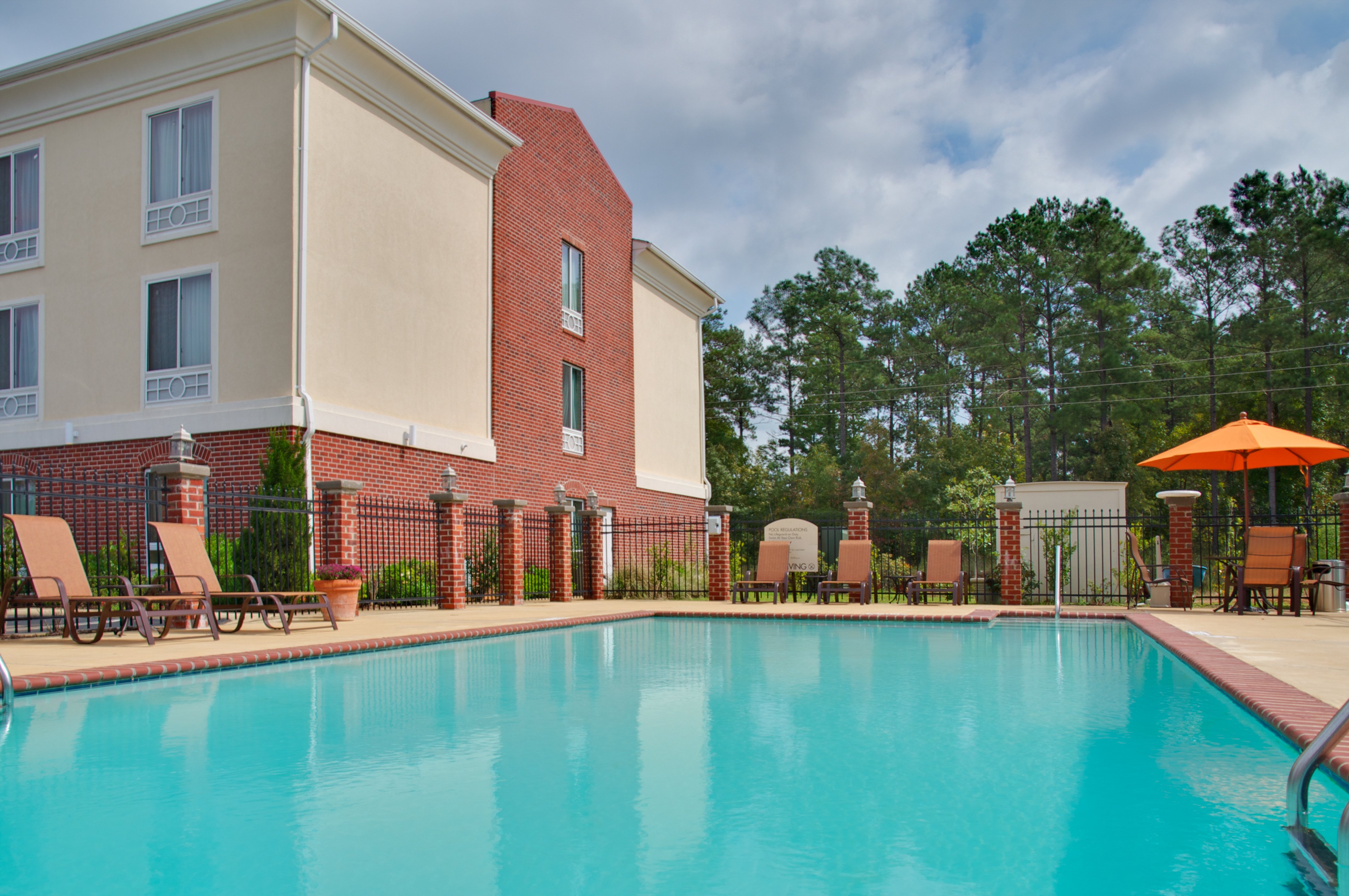 Holiday Inn Express Hotel Suites Natchitoches 55/56