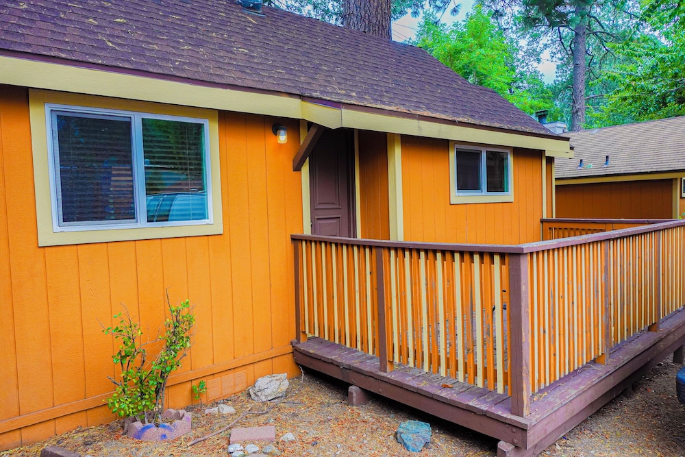 Sleepy Hollow Cabins and Hotel 3/50