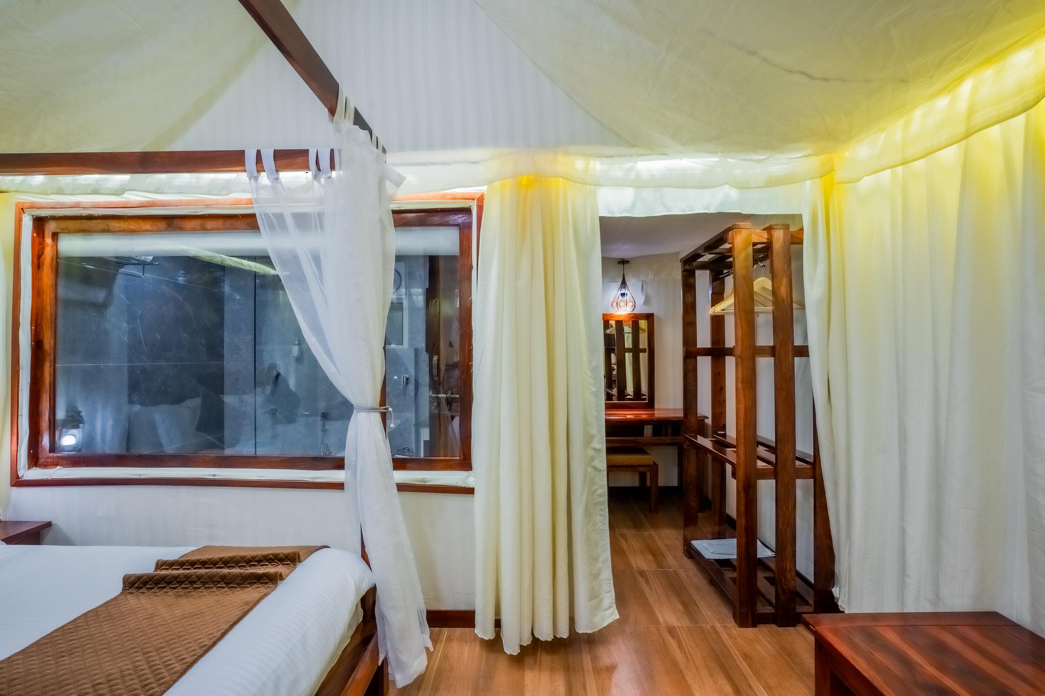 Tent, Garden View