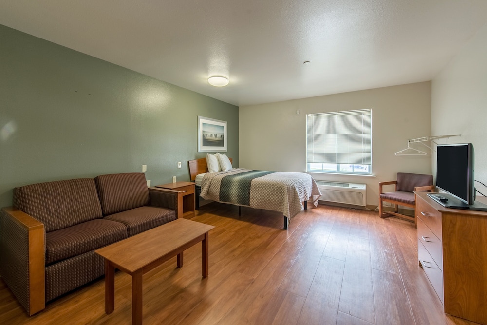 HomeTowne Studios by Red Roof Columbus 33/47