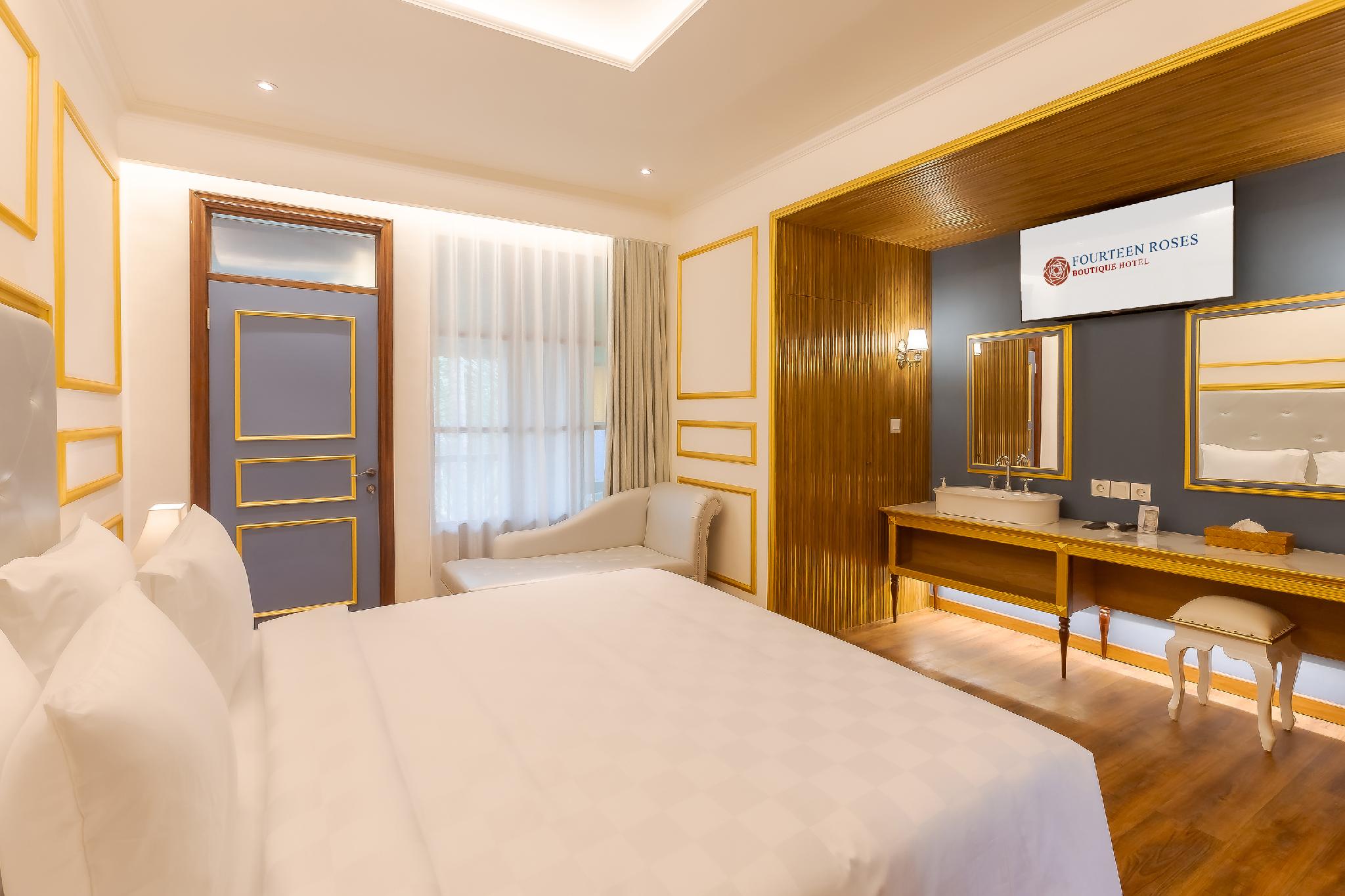Serenity, Classic, Balcony, Bathtub
