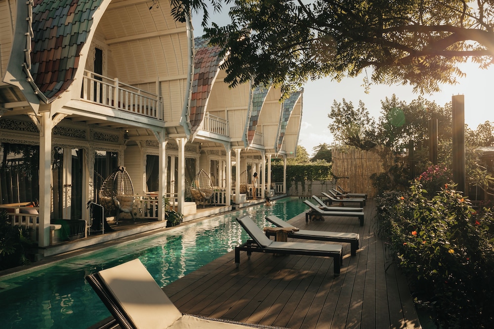 Mambo Beach Resort 25/30
