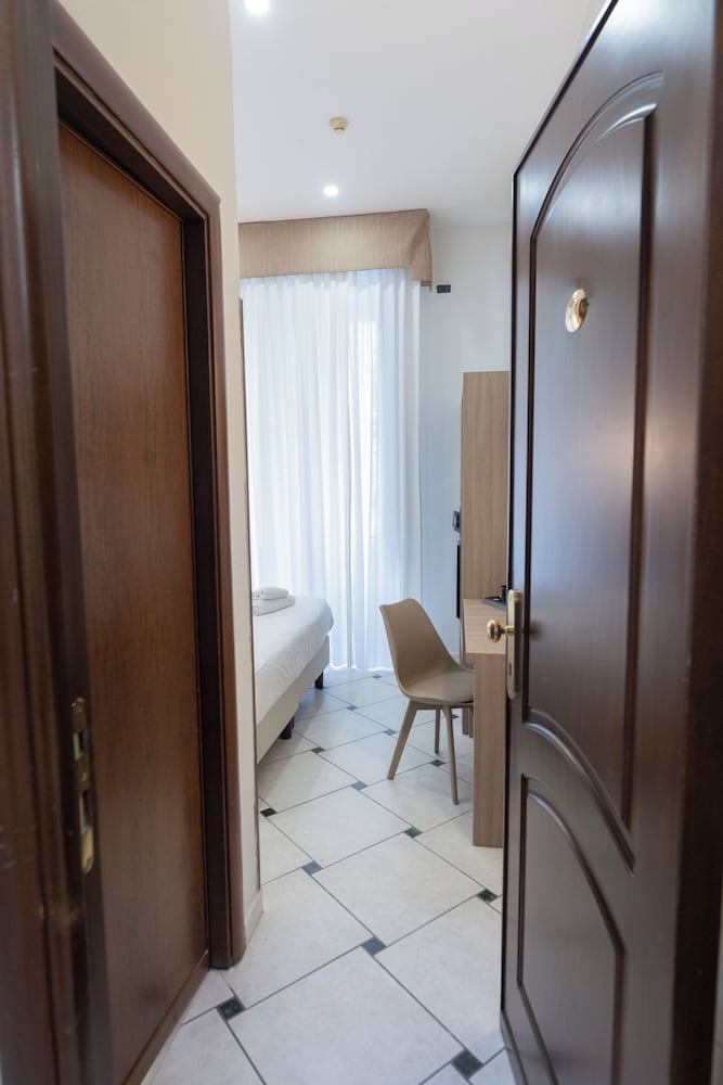 Garibaldi Suite 71/71
