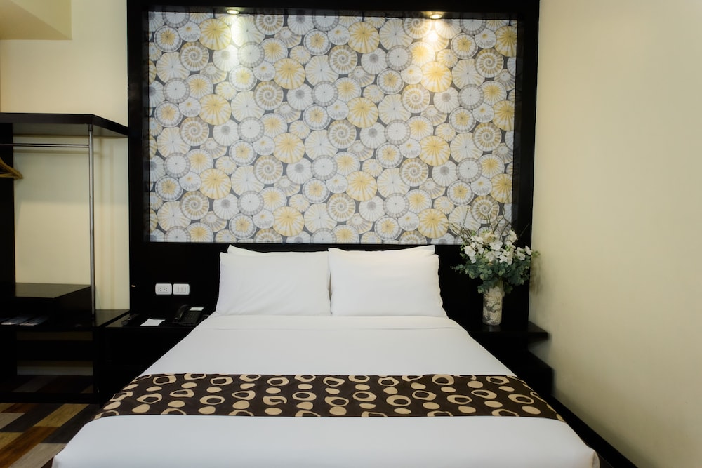 Sun City Suites 18/58