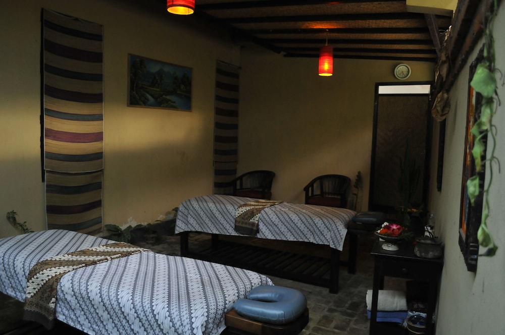 Tirta Sari Bungalows 30/66