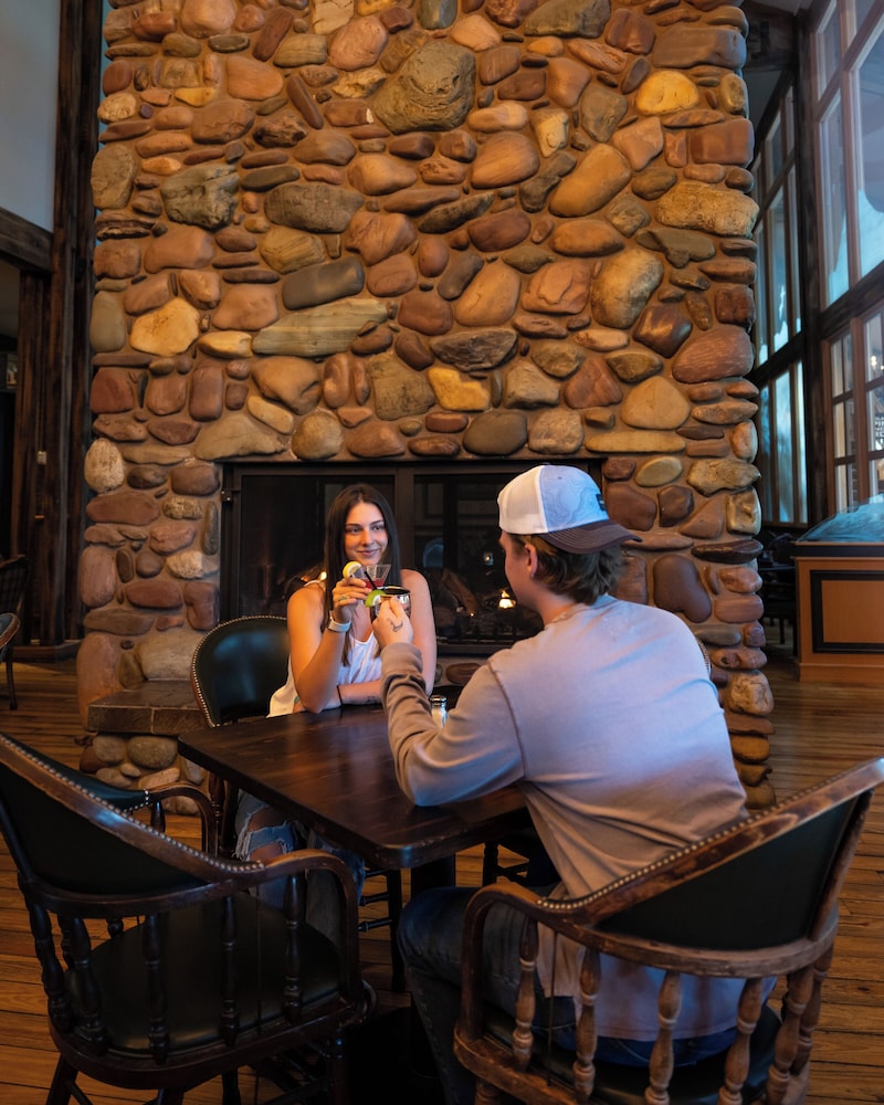 Grouse Mountain Lodge 45/62