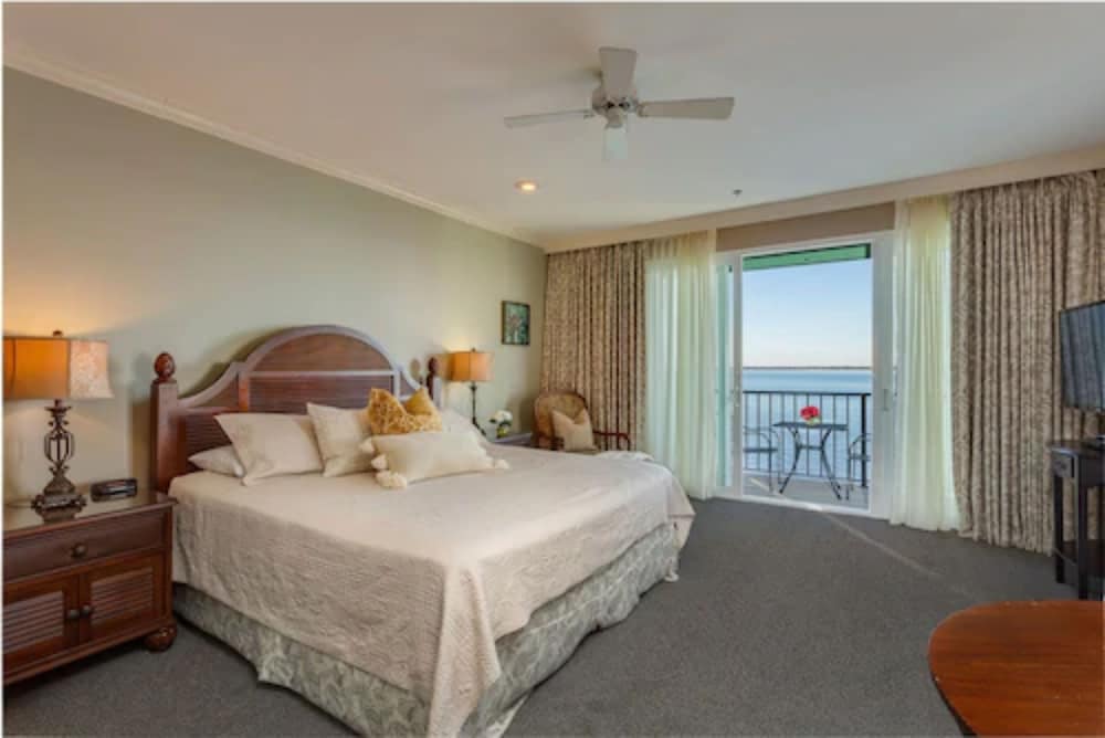 River, Studio, Suite, King Bed