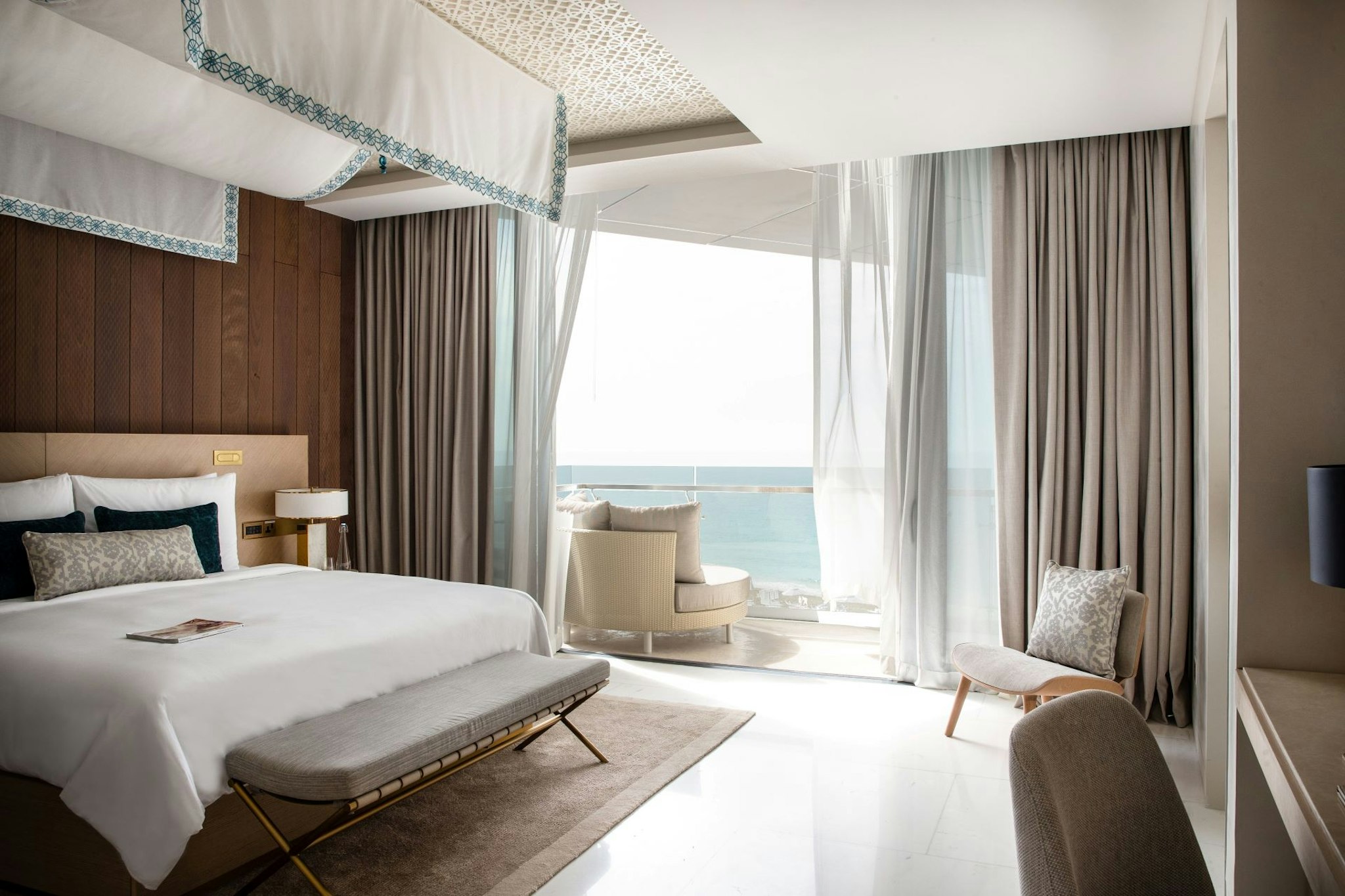 ABU DHABI, SUITE