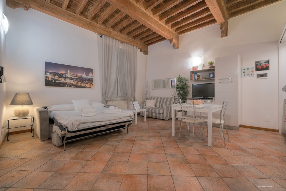 Wine Apartments Florence Moscato 6/47