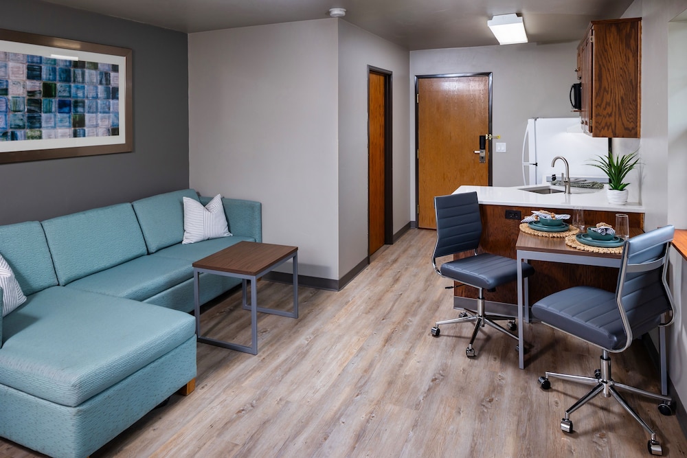 Extended Stay Airport 40/50