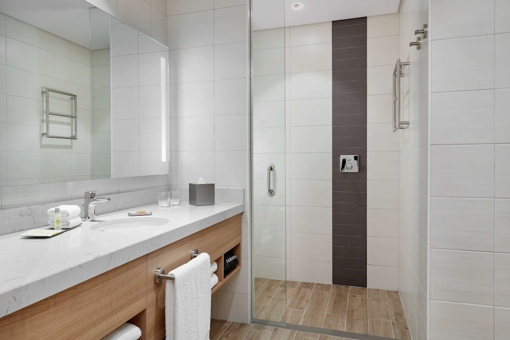 Hilton Garden Inn Kuwait 12/49